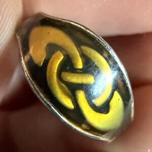 Vintage "SG" Celtic Knot Ring | Size 8 | Yellow Enamel
